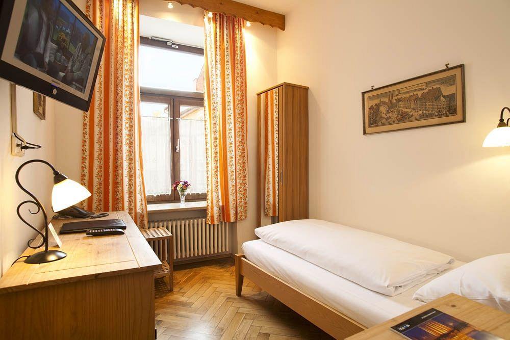 Hahn Hotel 3*